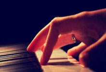  萨拉赫现在在哪个球队 