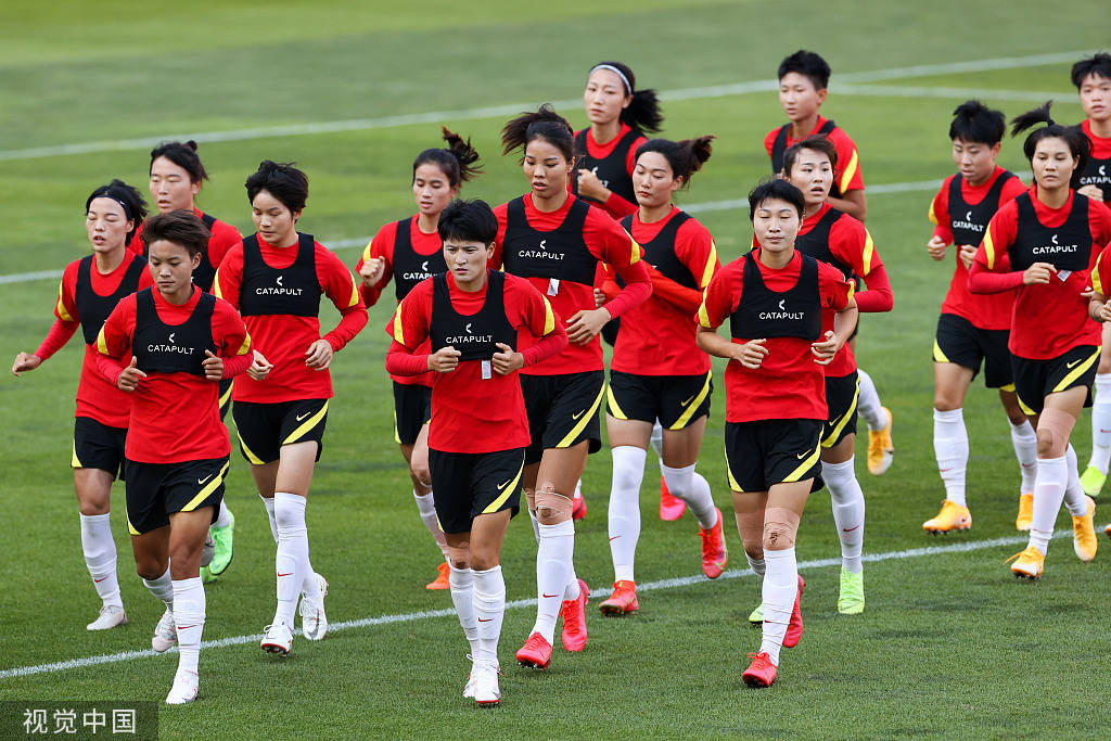 中国女足精神抖擞，冲刺比赛冠军